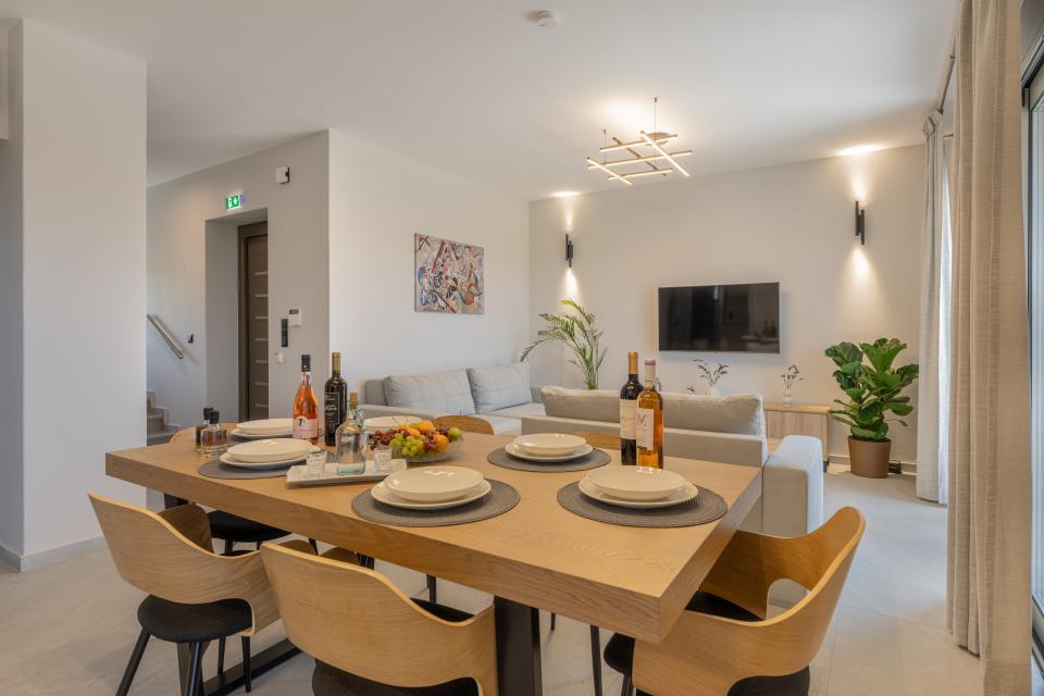 Villa Terra - Dining & Living Room